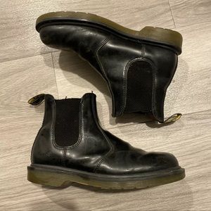 Dr. Martens 2976 Black Leather Pull On Chelsea Boots Women’s Size 7